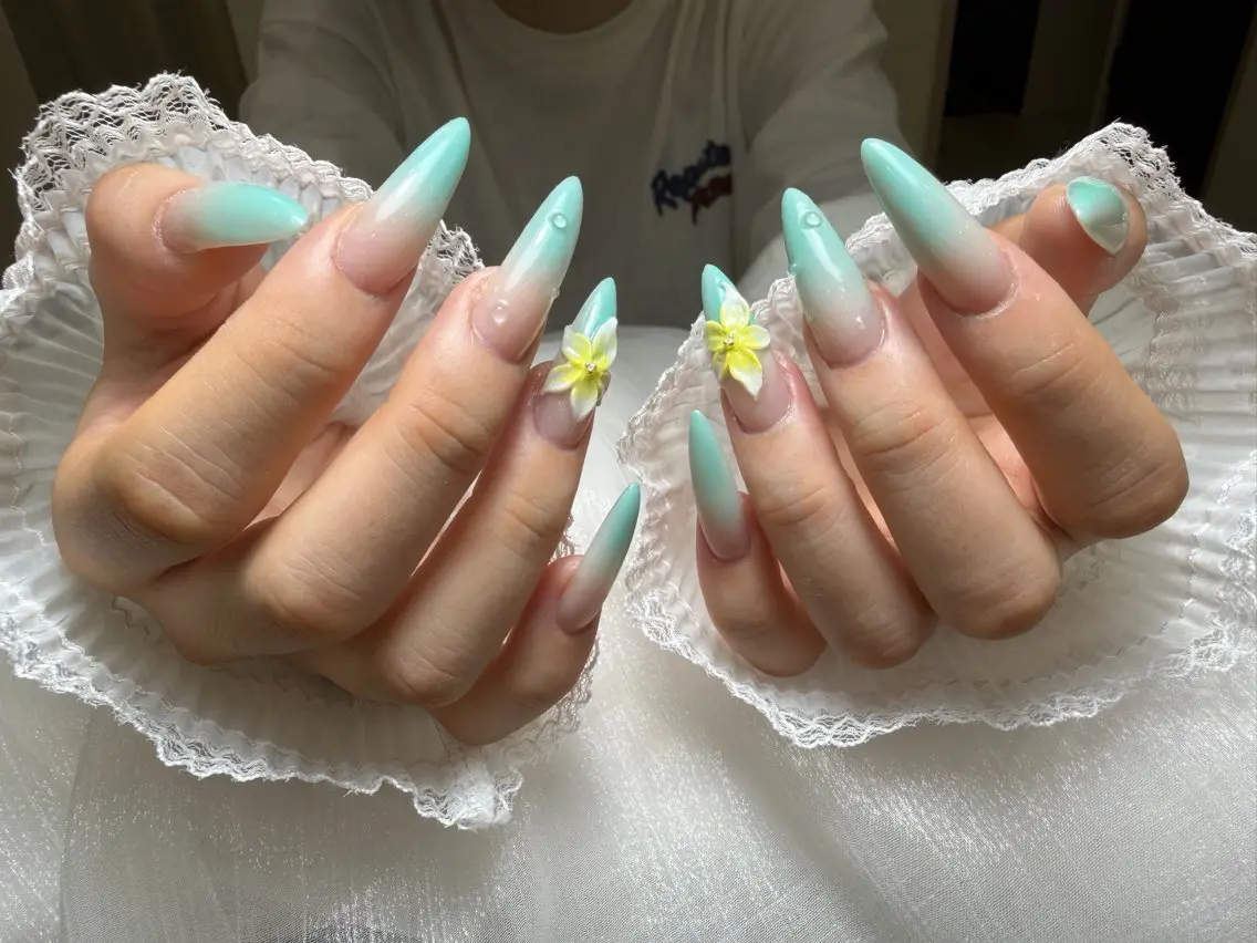 ミディアム Pono  Nailsのネイルデザイン