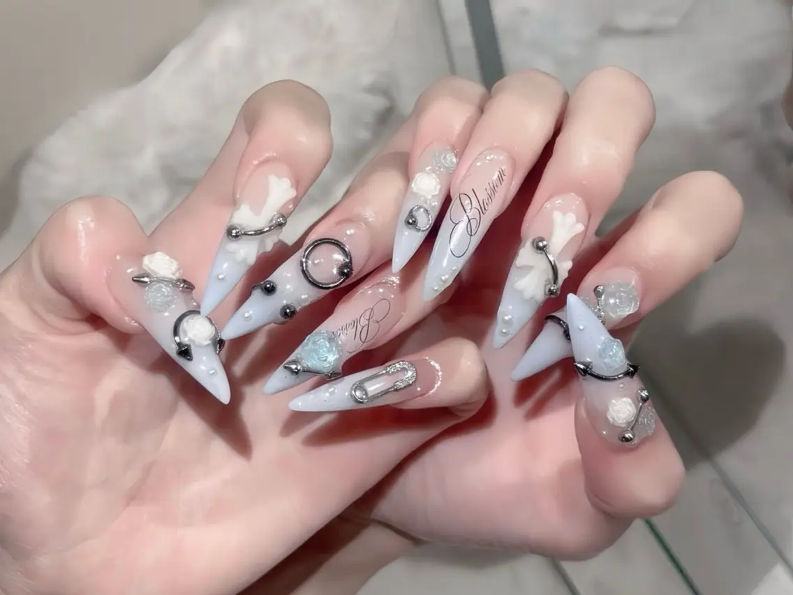 ネイル 韓国ネイル マグネットネイル 持ち込み ニュアンスネイル シンプルネイル ハンドネイル Huyn Nail Shinjyukuのネイルデザイン