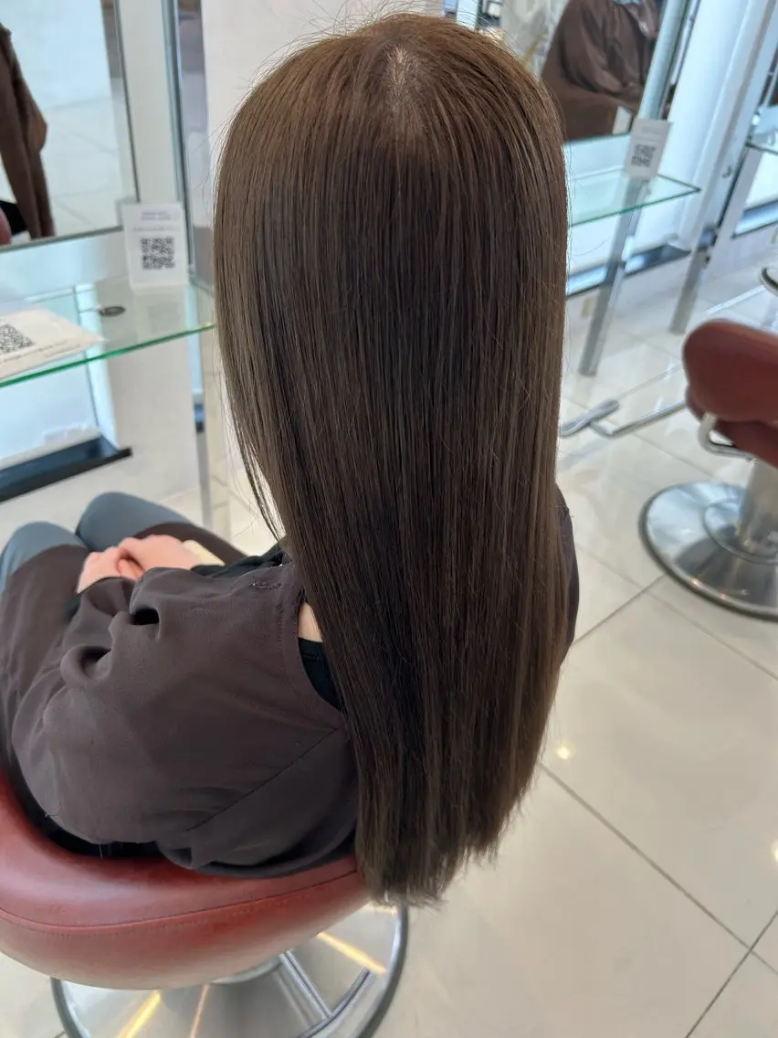 ロング カラー ベージュカラー オリーブベージュ ヘアカラー 石塚 光流のヘアスタイル
