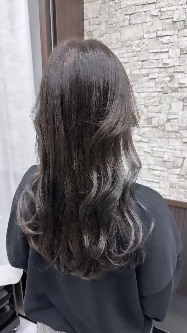 ロング カラー ヘアアレンジ ブリーチ 透明感カラー グレージュ インナーカラー ブリーチなしカラー ヘアカラー トリートメント REONA🪽✨薬院 レイヤーカット🫧のヘアスタイル