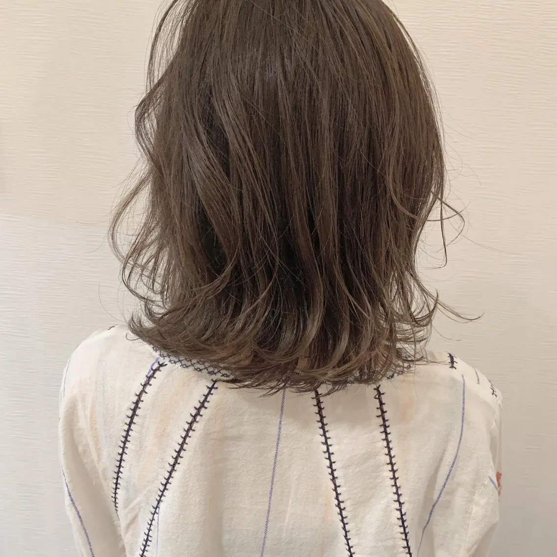 ミディアム カラー アディクシーカラー ブルーカラー ブルーグレー ブルーグレージュ グラデーションカラー カット ヘアカラー トリートメント 池田 真由美のヘアスタイル