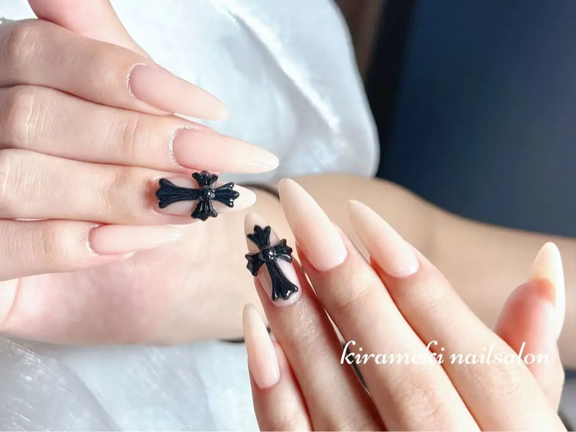 【最近流行】オフ有り🌷長さだしワンカラー➕大きい立体クロムパーツ2個付き💅の写真