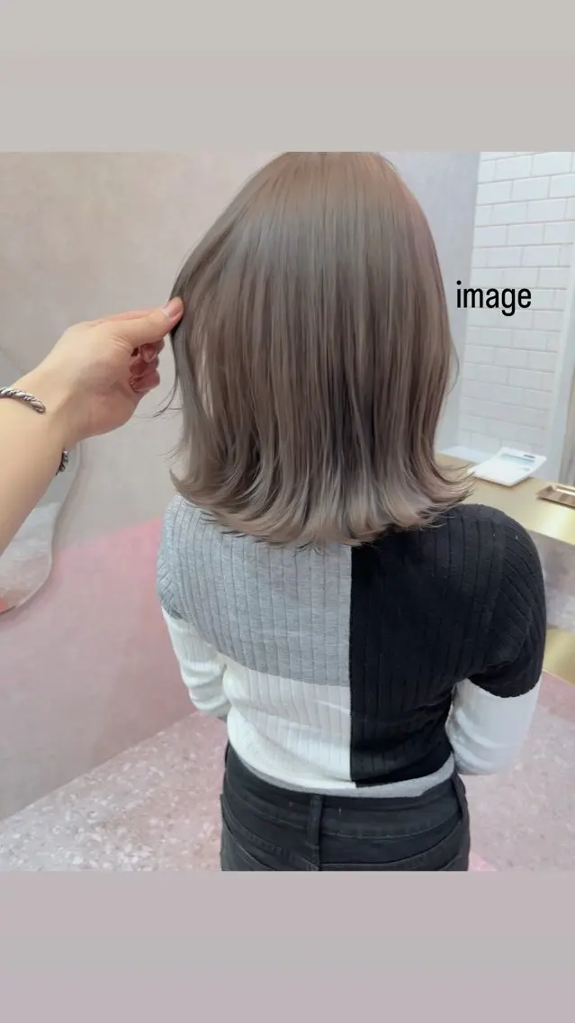 セミロング ヘアカラー トリートメント Nanami / ベージュ/グレージュのヘアスタイル