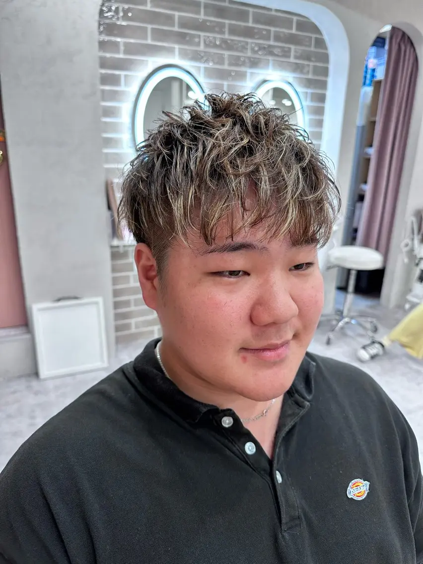 ショート ボブ、レイヤー、 ハイトーン、古淵のヘアスタイル