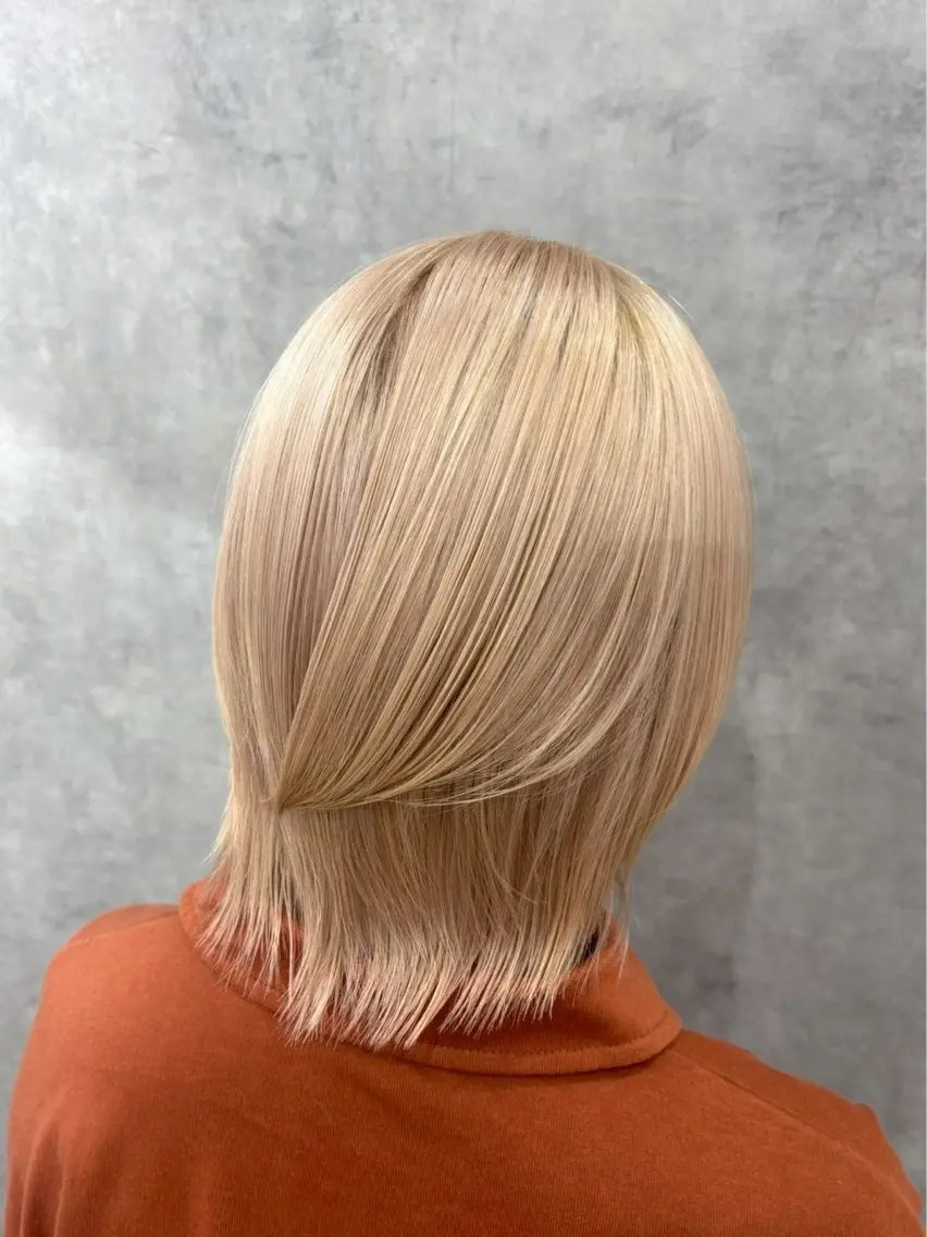 ミディアム カラー ベージュカラー ホワイトベージュ ヘアカラー ハイトーン🪼派手髪 mahoのヘアスタイル
