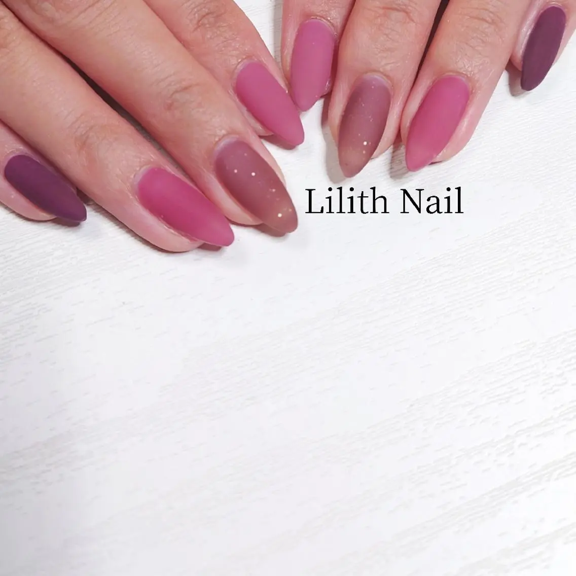 ネイル ボルドー マットネイル ワンカラーネイル ピンク 赤色 ハンドネイル Lilith Nailのネイルデザイン