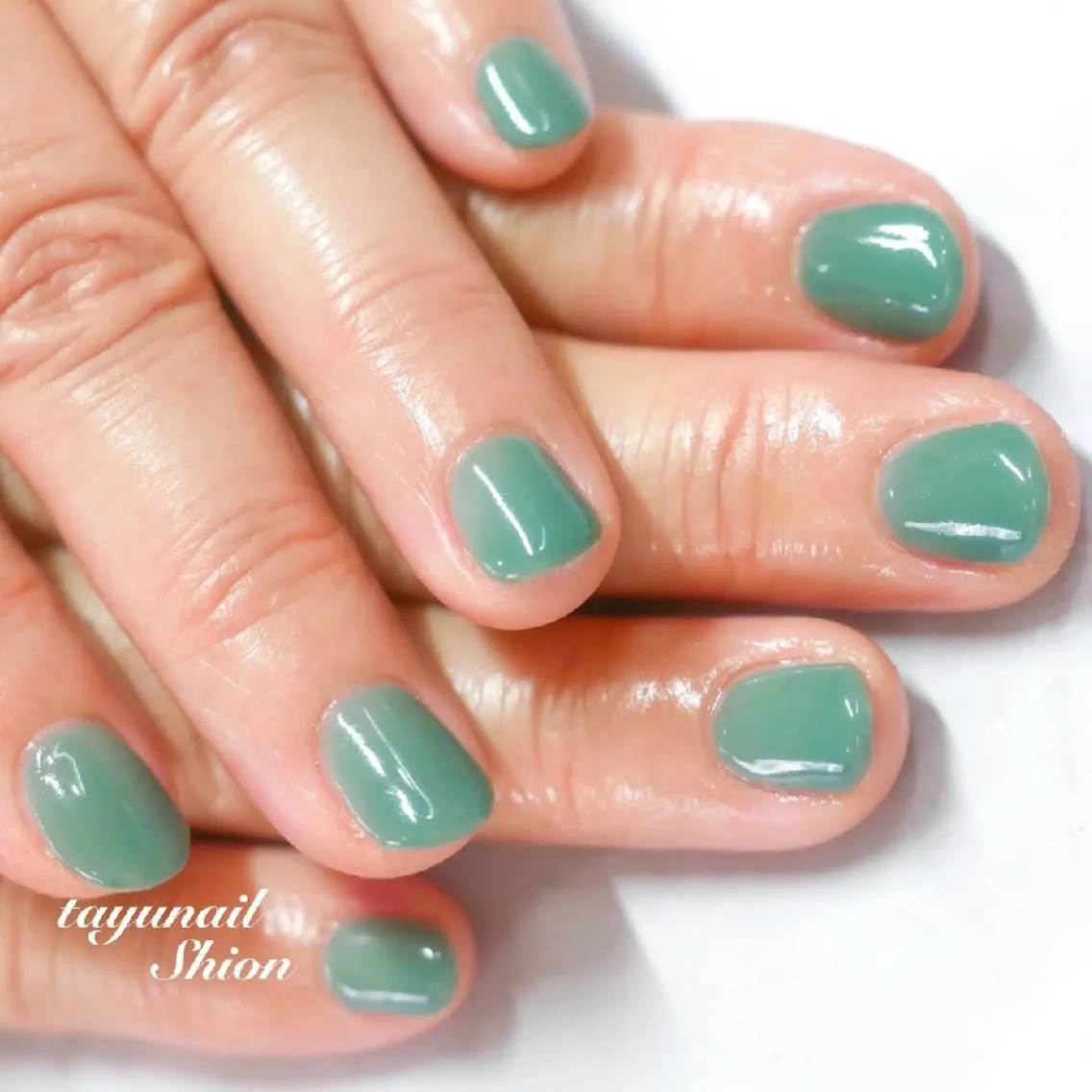 ネイル ブルー ジェルネイル グリーン ワンカラーネイル パラジェル ネイルサロン 【たゆnail】のネイルデザイン