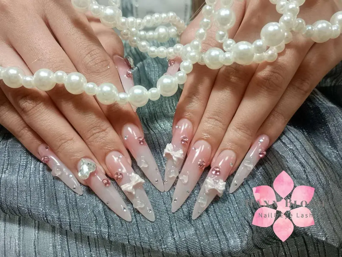 ネイル 長さ出し フットネイル フレンチネイル ジェルネイル ガーリー ハンドネイル ハンドケア Hana Bloom Nail💜Akiのネイルデザイン
