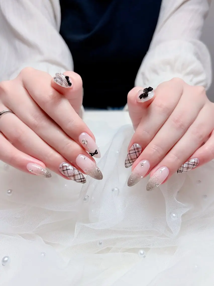 ネイル 韓国ネイル マグネットネイル 持ち込み ニュアンスネイル シンプルネイル ハンドネイル Huyn Nail Shinjyukuのネイルデザイン