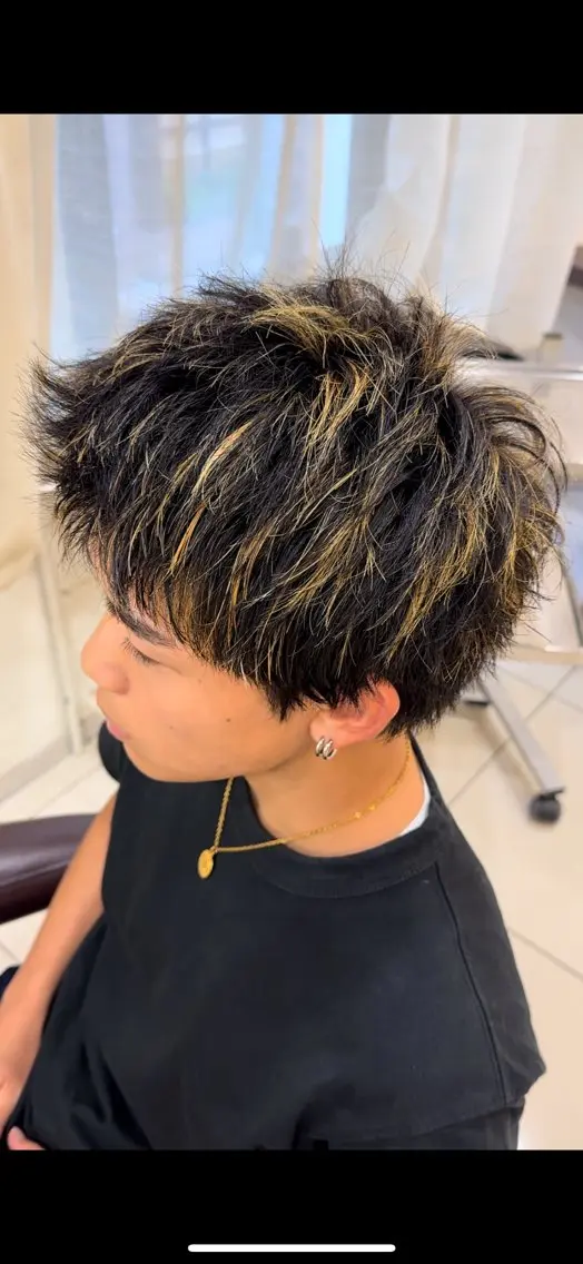 カラー メンズ メンズ特化シャドウパ ーマラウンドマッシュのヘアスタイル