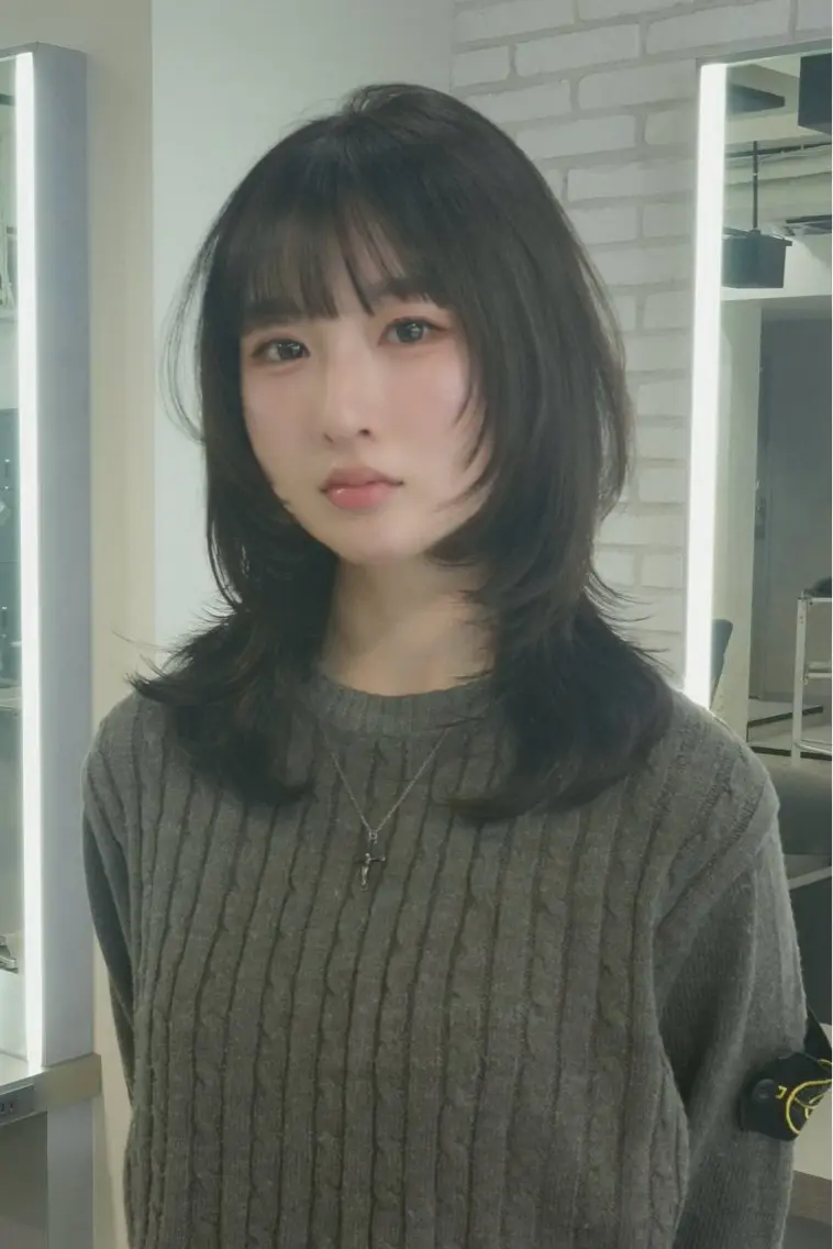 セミロング ハッシュカット カット Airi 韓国y2k ハイレイヤーのヘアスタイル