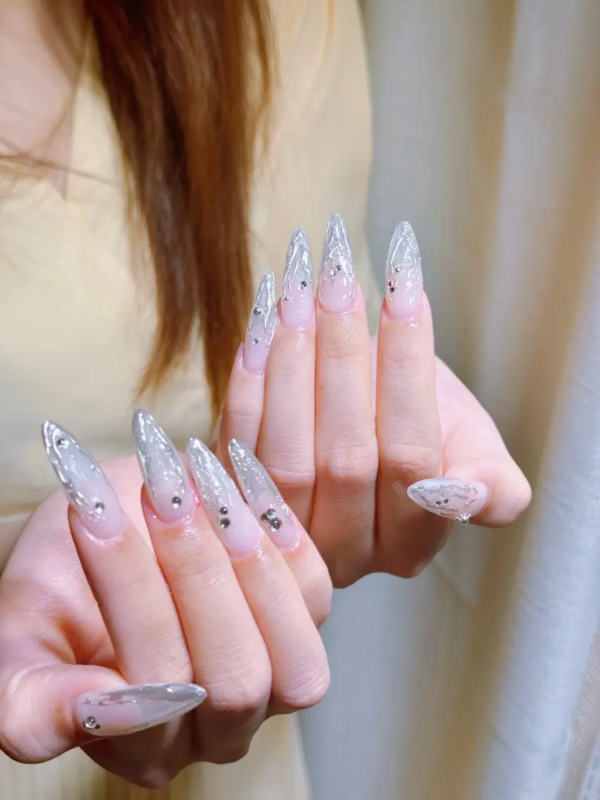 【minimo 限定メニュー】チップ長さ出し持ち込みデザイン💅paragel 使用(オフなし)⚠️⚠️の写真
