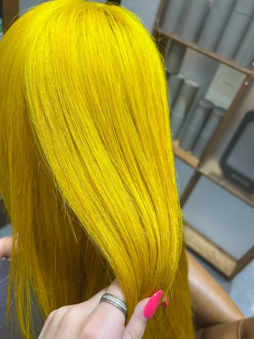セミロング ヘアカラー 名嘉真 美晴のヘアスタイル