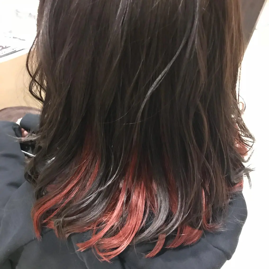 ミディアム カラー インナーカラー レッドカラー カット ヘアカラー Oopsレイヤー 加藤澄都のヘアスタイル