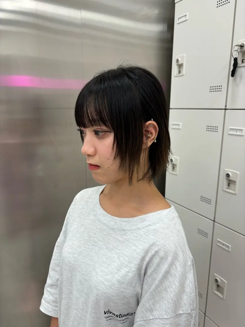 ショート 抜け感レイヤー︴ ニュアンスカラーのヘアスタイル