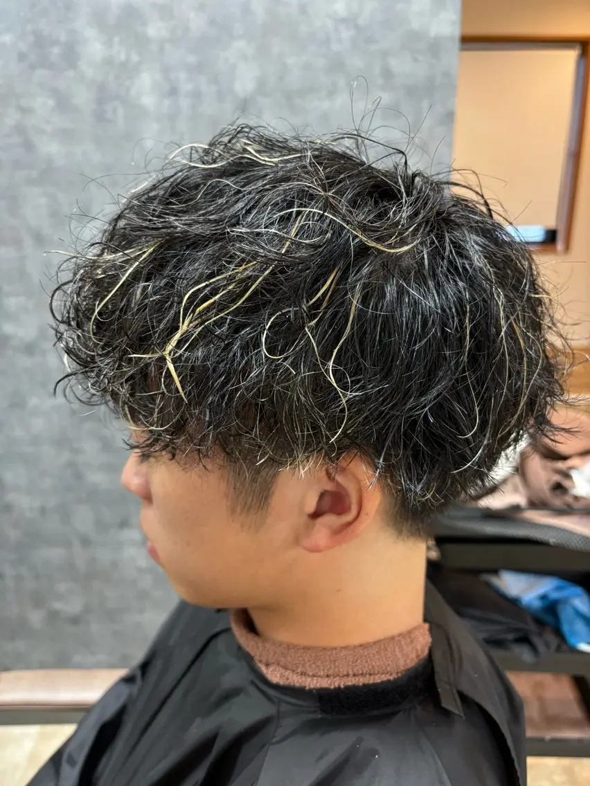 ミディアム カラー パーマ ミディアムパーマ ブリーチ メッシュ スパイラルパーマ カット ヘアカラー パーマ 竹内滉太 当日予約⭕️のヘアスタイル