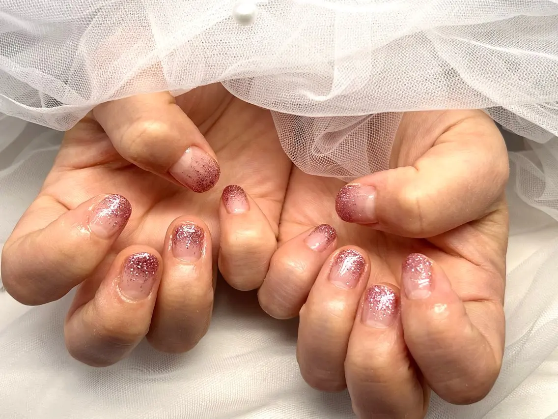 ネイル グラデーション キラキラネイル ラメ(グリッター) ラメグラデーション Rina🌷 ⌇﻿青葉台ネイルのネイルデザイン
