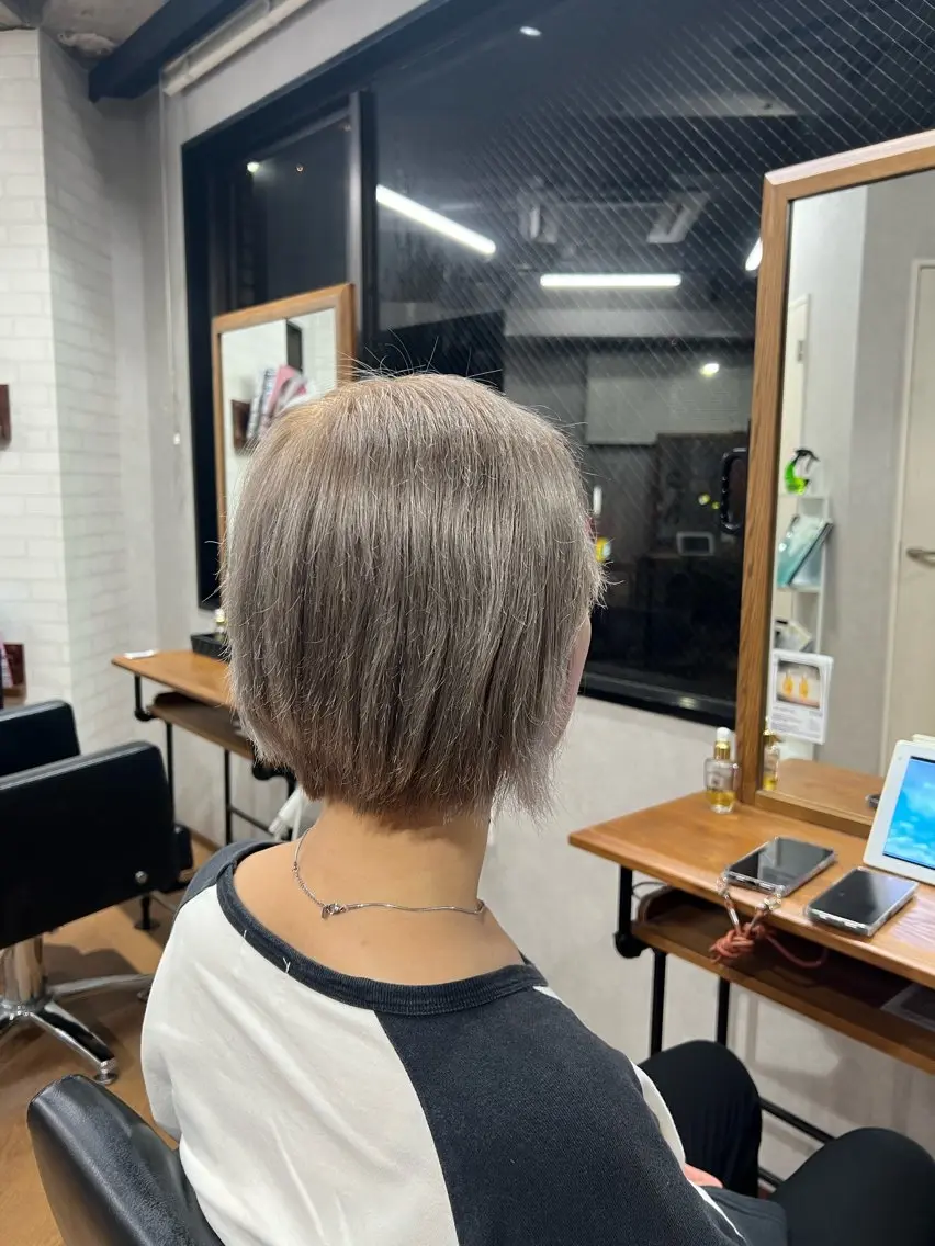カラー ベージュカラー ヘアカラー イリオモテ レナのヘアスタイル
