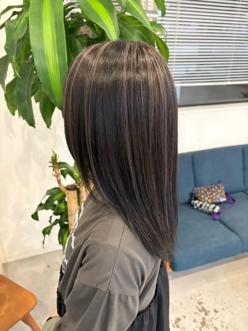 セミロング ハイライト 渡辺 樹花のヘアスタイル