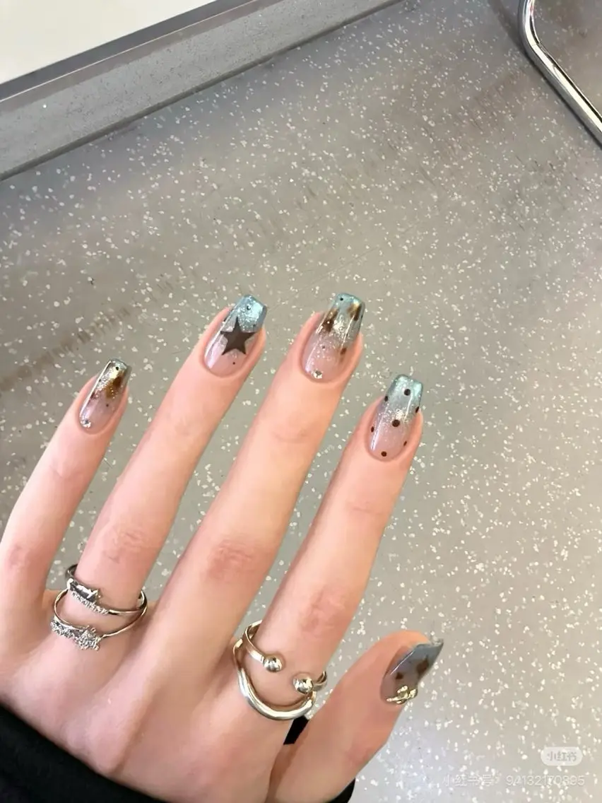 ネイル フレンチネイル グラデーション 韓国ネイル ラメ(グリッター) マグネットネイル ハンドネイル Lumi de nailsのネイルデザイン