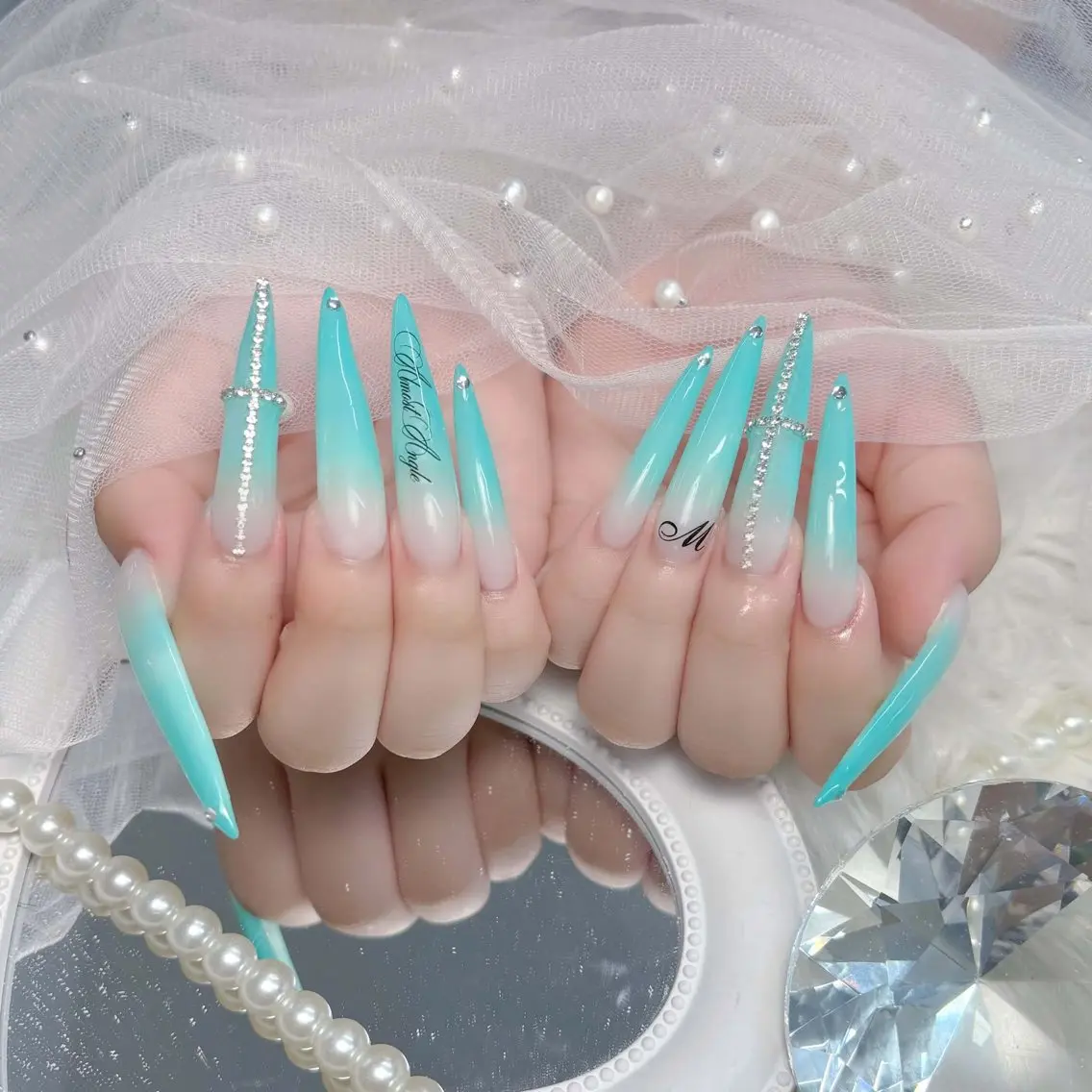 ネイル アートネイル フラワーネイル ジェルネイル キラキラネイル 韓国ネイル ハンドネイル ハンドケア Nova Nailのネイルデザイン