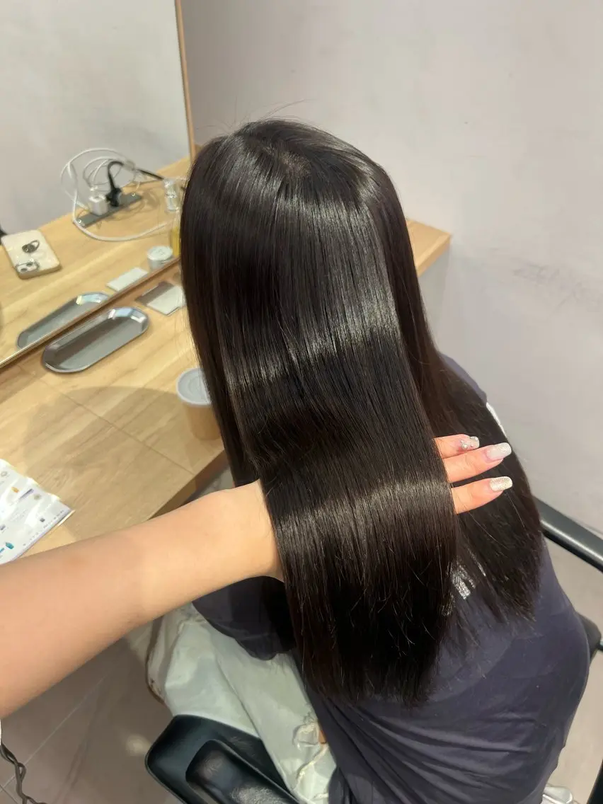 ロング カラー ヘアカラー トリートメント うるぷるカラー 🤍 Naanoのヘアスタイル