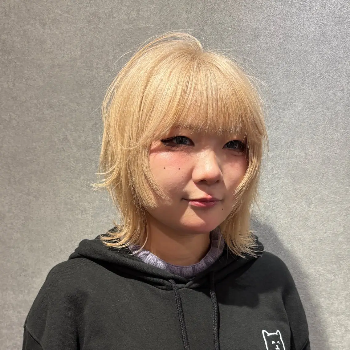 ミディアム レイヤーカット ウルフカット カット ヘアカラー トリートメント ウルフ/レイヤー/ ブリーチ/牧原歩夢のヘアスタイル
