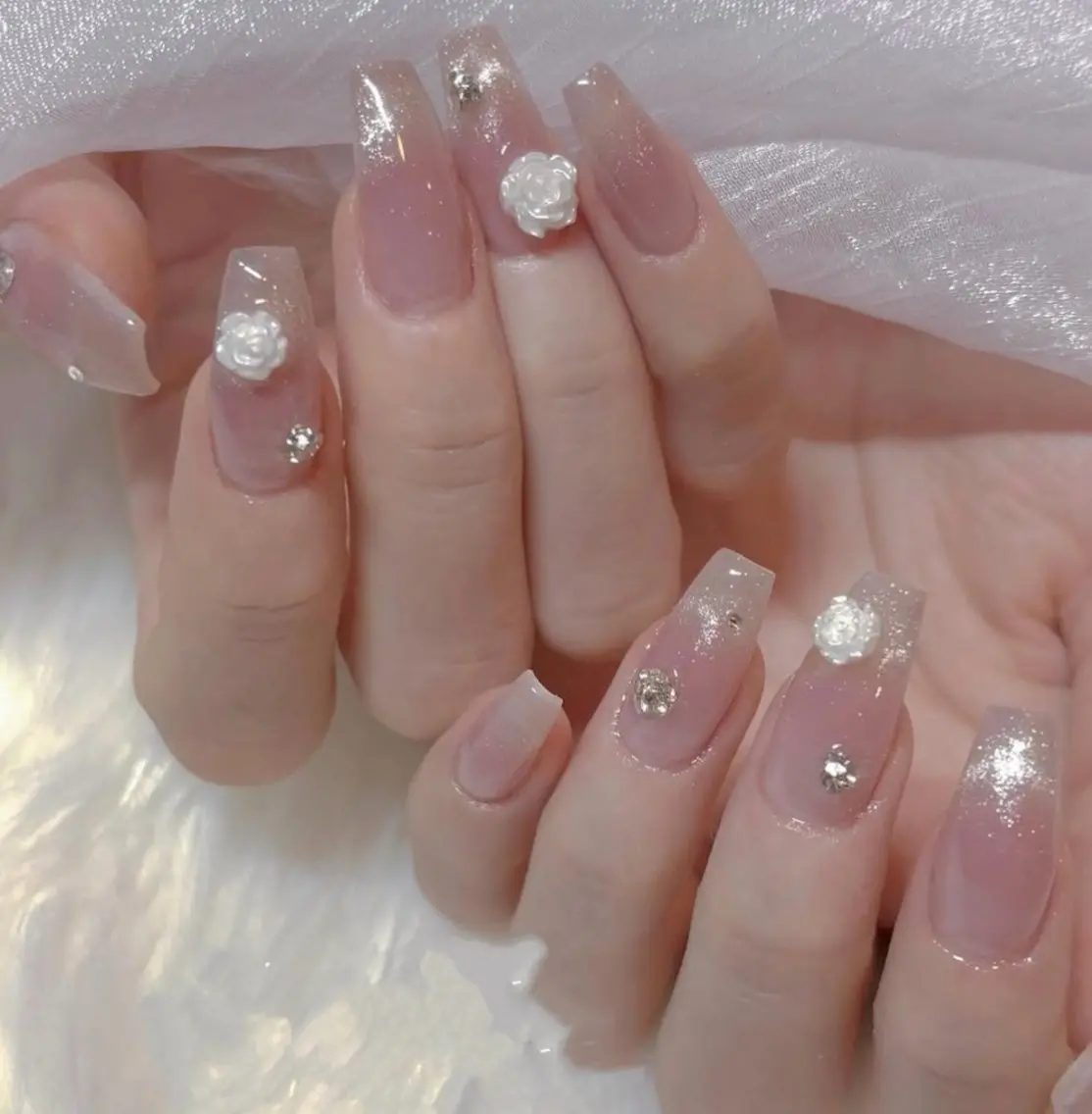 ネイル オーロラネイル チークネイル フレンチネイル ジェルネイル ガラスフレンチ ハンドネイル Nail Jolieのネイルデザイン