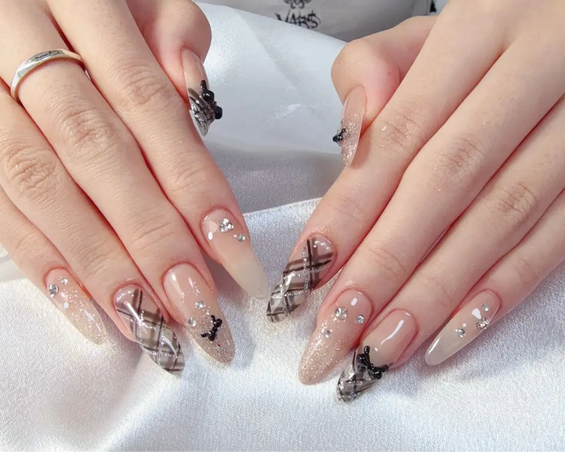 ネイル オーロラネイル チークネイル 長さ出し フットネイル フレンチネイル Miss Nailのネイルデザイン