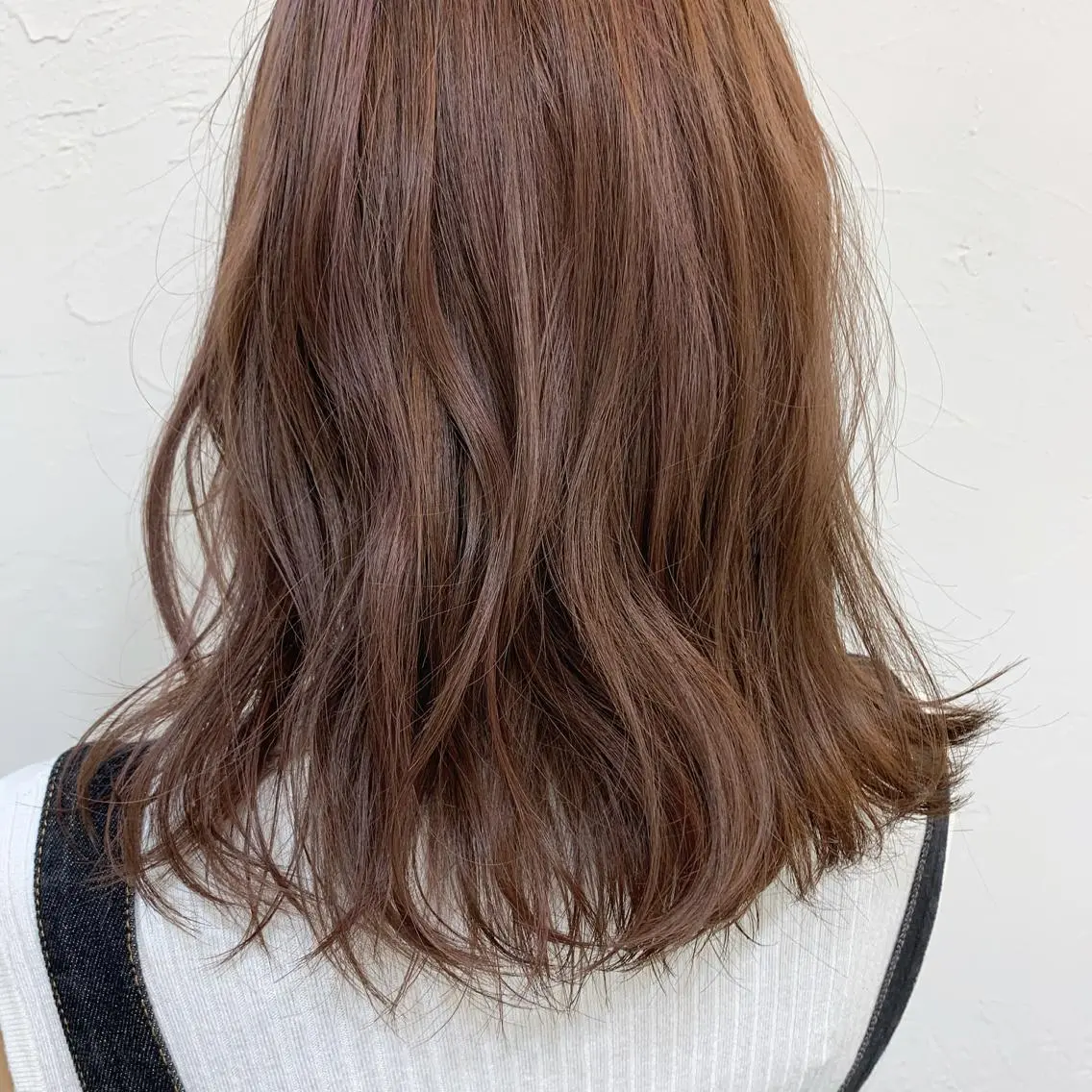 ミディアム ハイライト CHIC 岩下真衣のヘアスタイル