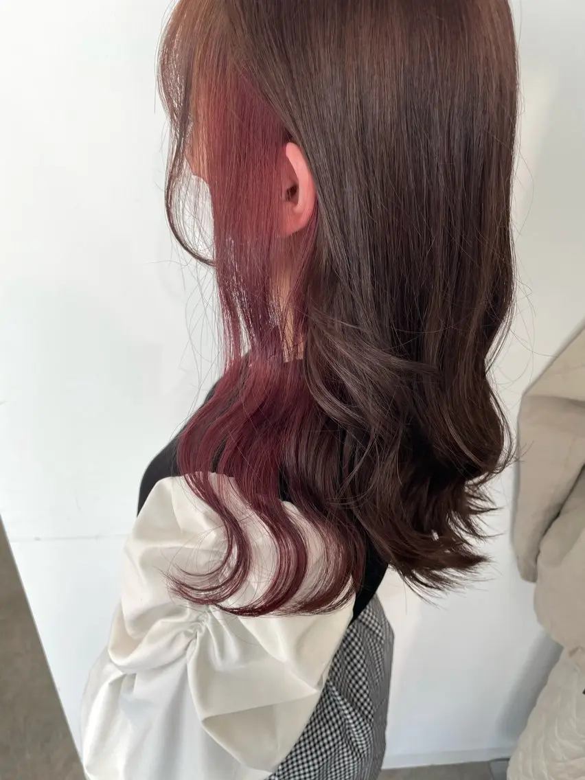 セミロング カラー ブラウンカラー チョコレートブラウン イヤリングカラー インナーカラー ピンクカラー ヘアカラー トリートメント 透明感カラー/ レイヤー　YUKAのヘアスタイル