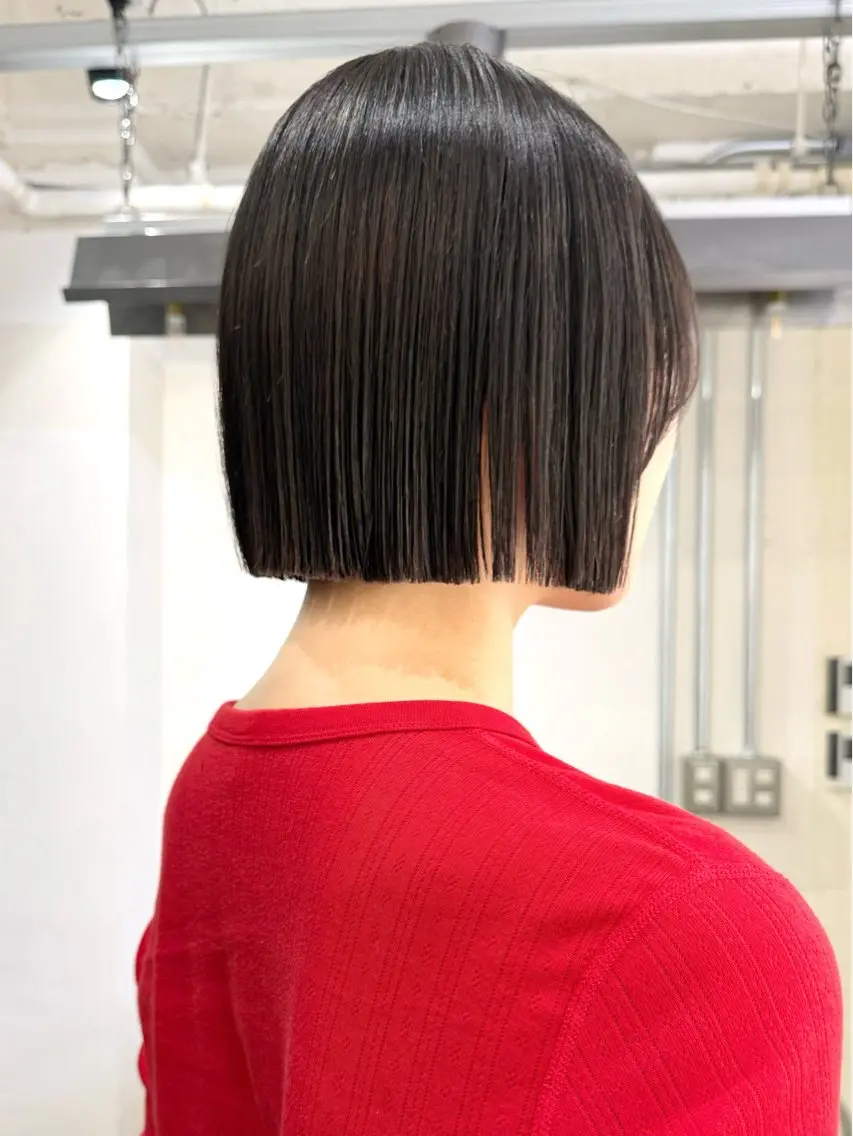 ショート カラー ボブ 縮毛矯正 カット ヘアカラー 縮毛矯正 切りっぱなしボブ/ ストレート須藤優真のヘアスタイル