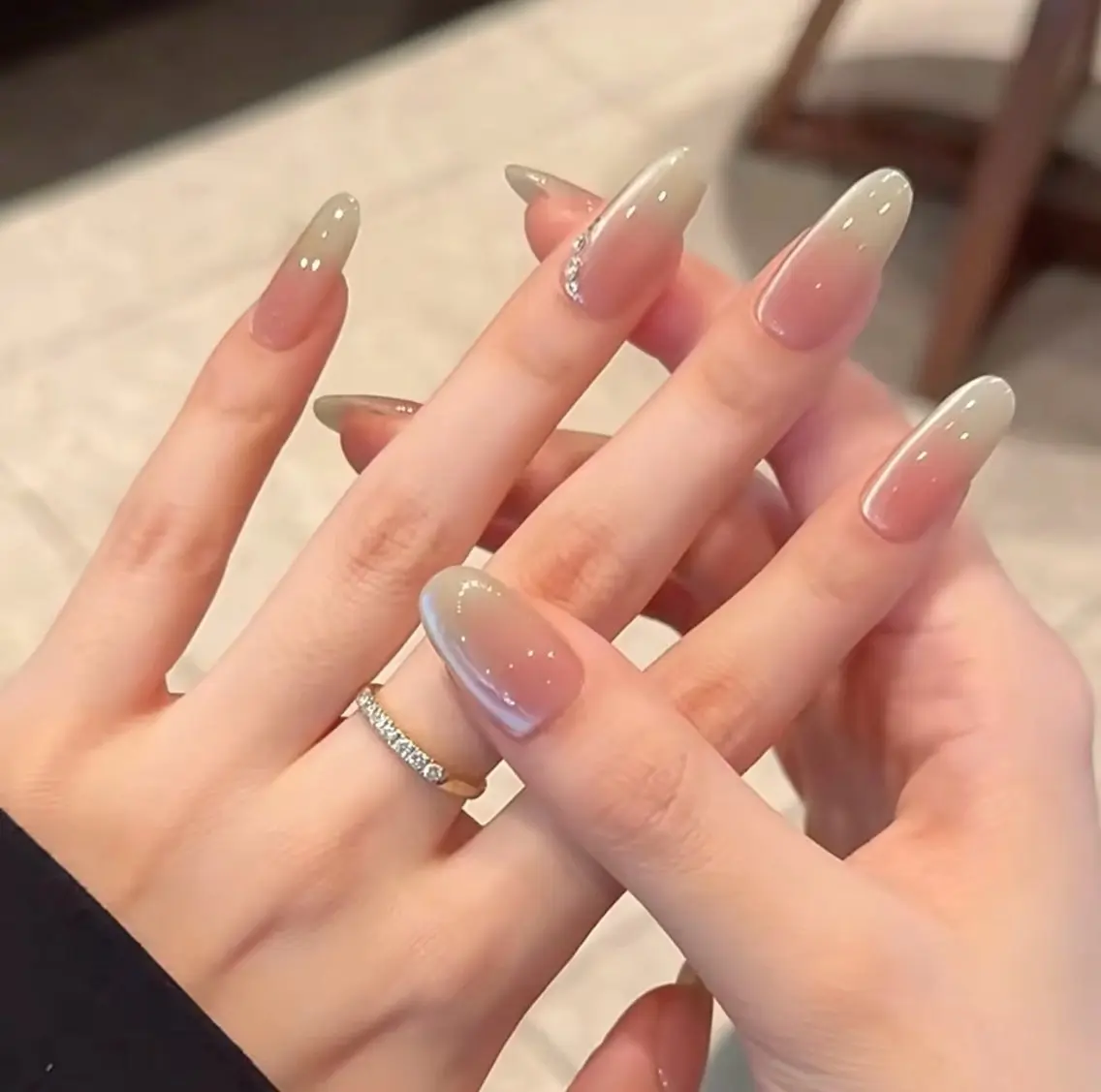 ネイル チークネイル 長さ出し フラワーネイル フレンチネイル ガーリー sun nail池袋 モデル募集のネイルデザイン