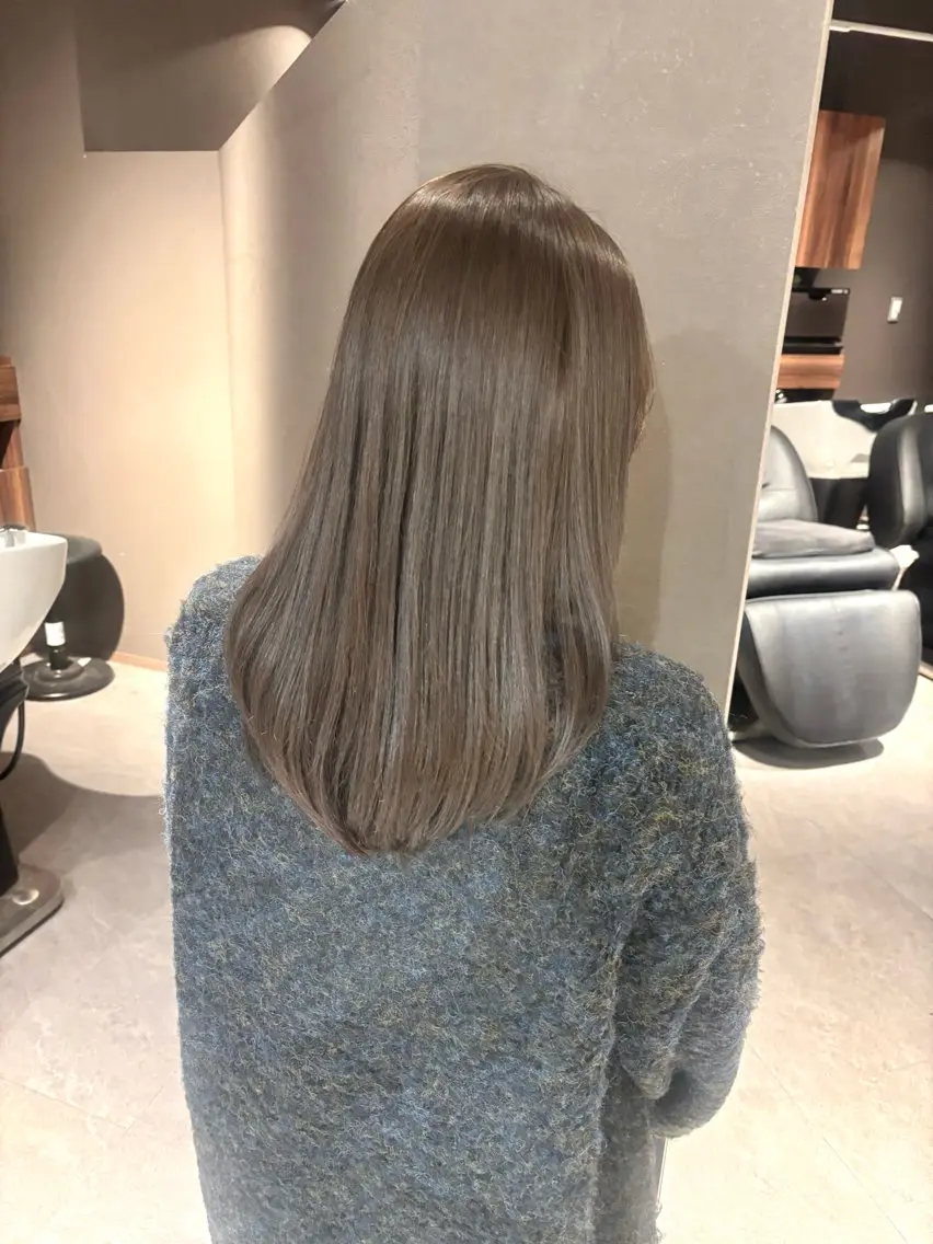 ミディアム カラー 透明感カラー グレージュ オリーブグレージュ オリーブグレー 透明感カラー・レイヤ ー🎀amika🎀のヘアスタイル