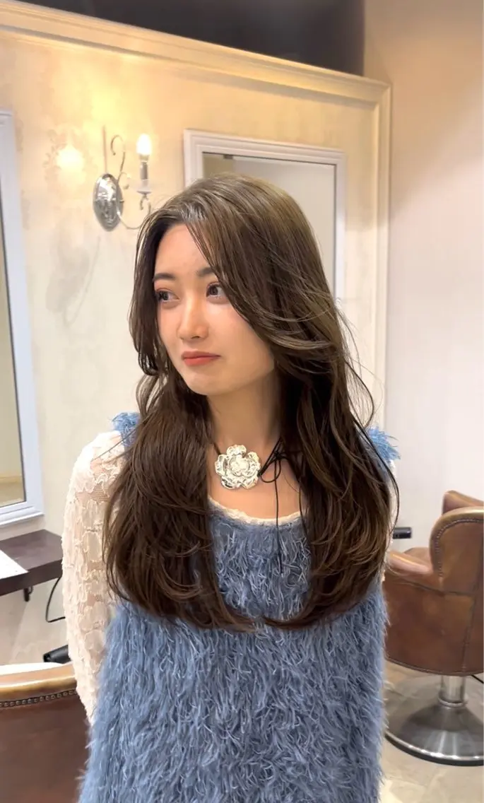 ロング カラー ブリーチ 透明感カラー デザインカラー 髪質改善 レイヤーカット 山本梨華/ 透明感カラーのヘアスタイル