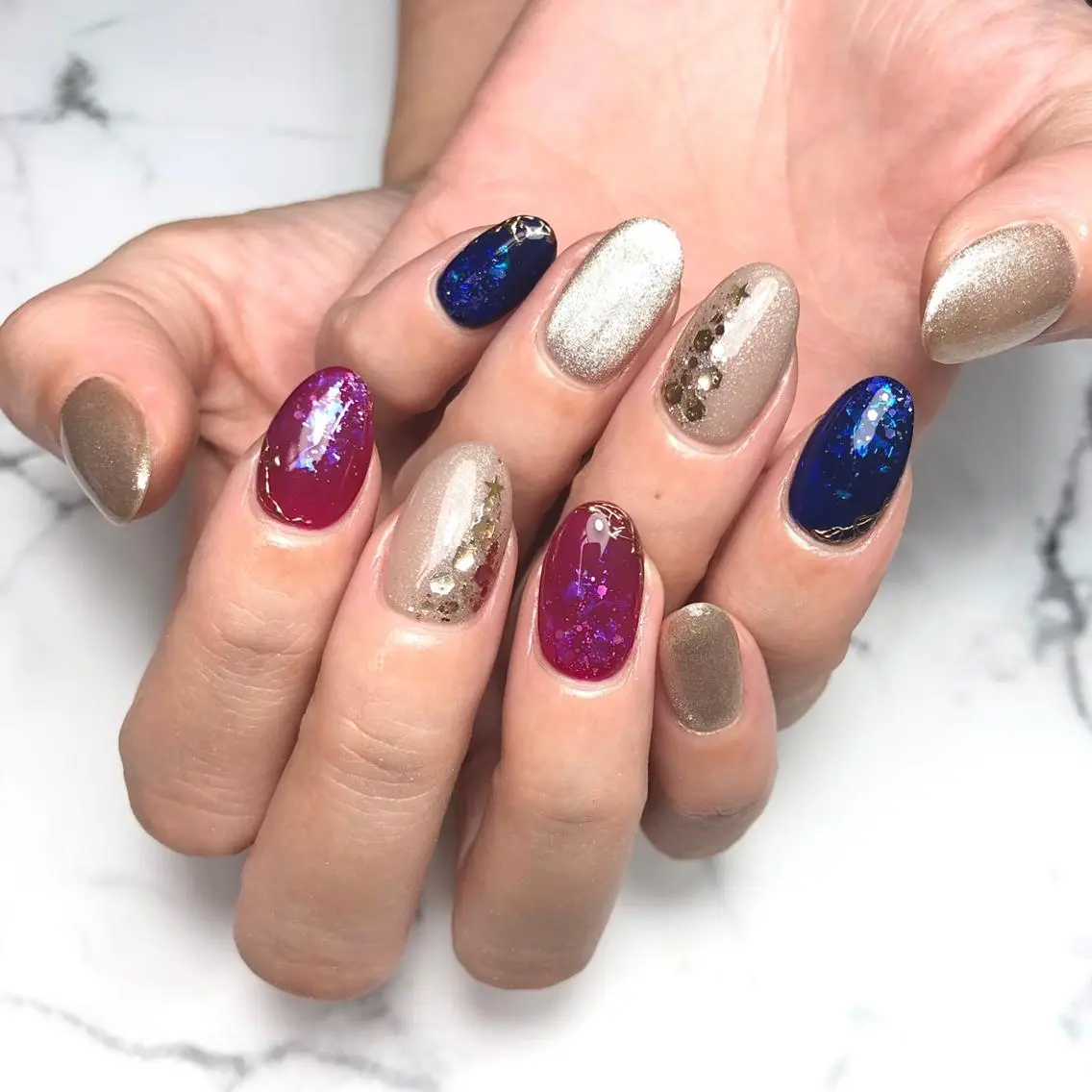 ネイル アートネイル ボルドー ジェルネイル ゴールド ゴージャス ハンドネイル NAIL NOWのネイルデザイン