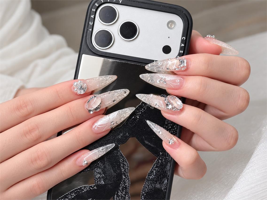 ネイル ラメ(グリッター) ロングネイル シルバー ホワイト NAILS 168 大塚のネイルデザイン