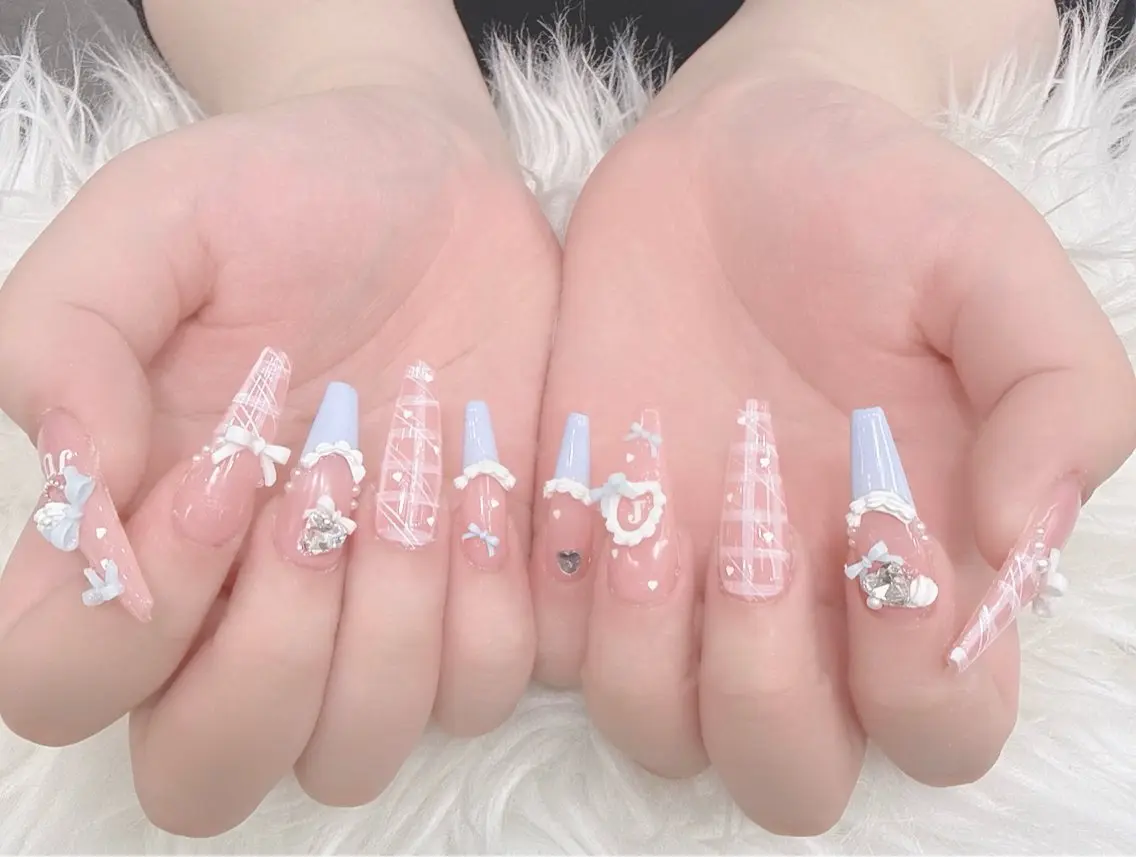 ネイル オーロラネイル クリアネイル フレンチネイル ジェルネイル ガーリー ハンドネイル Sakura Nail Salonのネイルデザイン