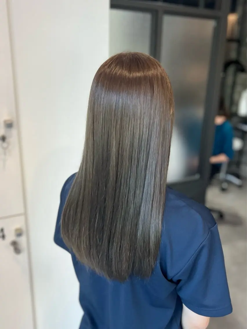 セミロング カラー ブリーチ グレージュ Dia ‎ アキヨシ ミユのヘアスタイル