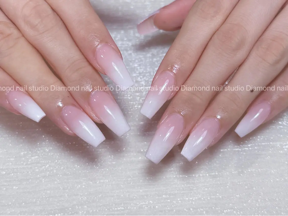 ネイル アートネイル オーロラネイル フラッシュネイル ガーリー キラキラネイル ハンドネイル Una NAILMANAMIのネイルデザイン
