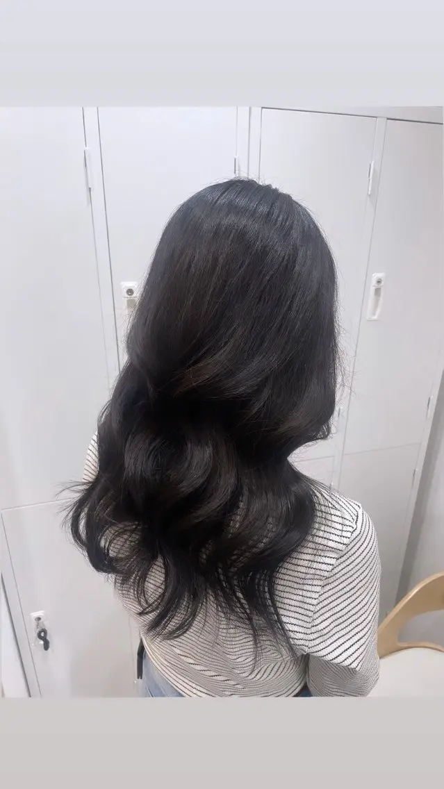 ロング カラー 安東留那 /レイヤーカットのヘアスタイル