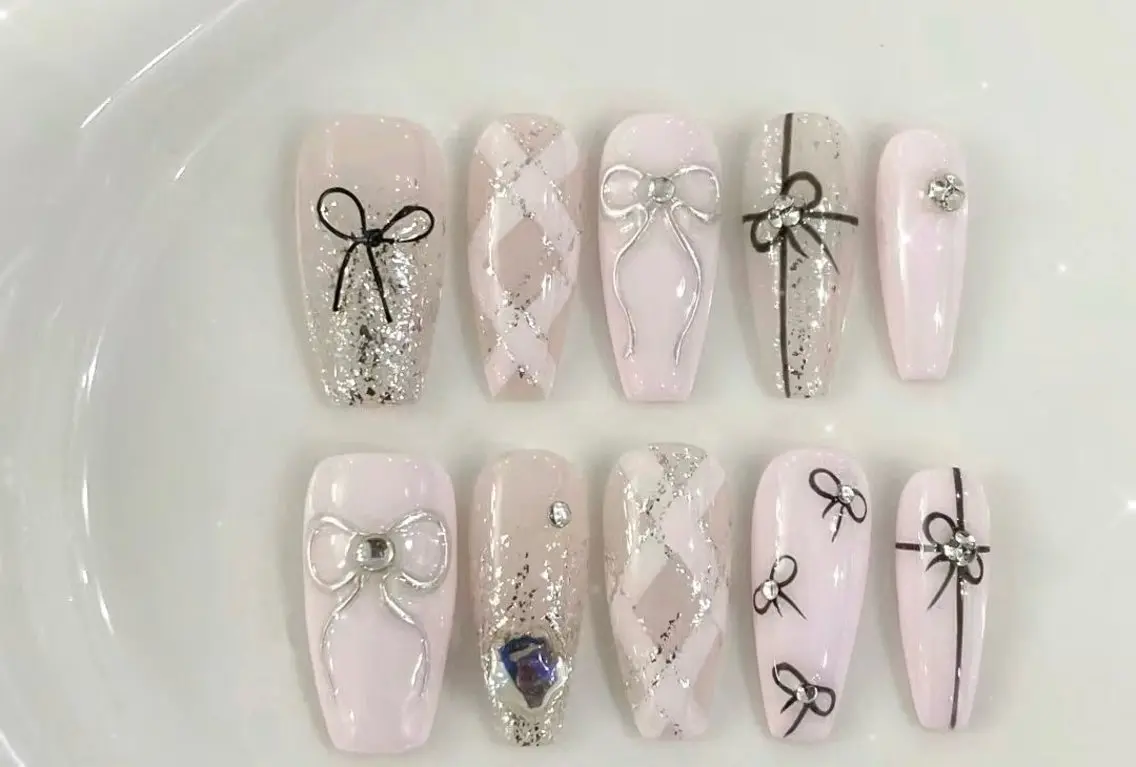ネイル マグネットネイル ピンク ネイルチップ 冬ネイル ハンドネイル Lee Nailsのネイルデザイン