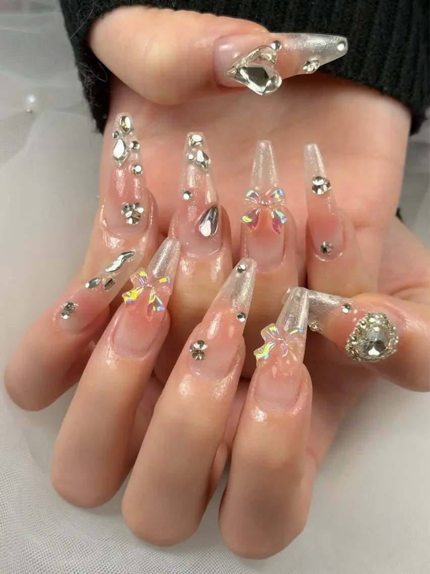 ネイル チークネイル フレンチネイル グラデーション キラキラネイル 韓国ネイル ハンドネイル HIKARIHANA NAILのネイルデザイン