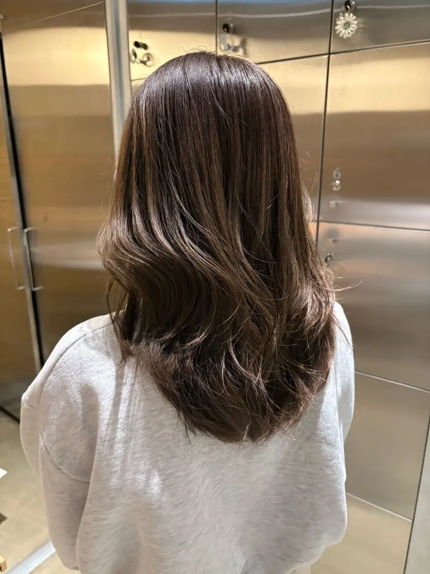 セミロング カラー ブラウンカラー 透明感カラー ダブルカラー オリーブブラウン 樋口 花穂のヘアスタイル