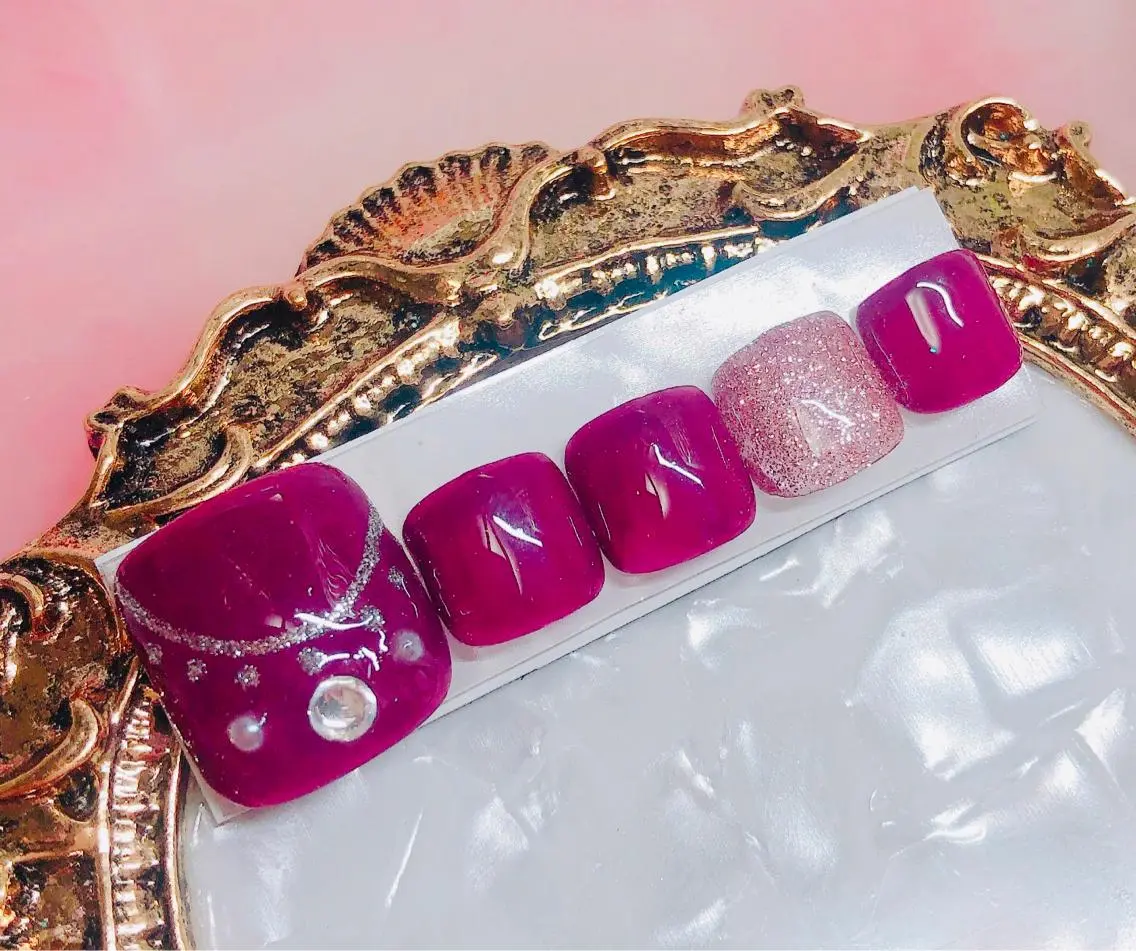 ネイル フットネイル フットネイル CROWN プライベートサロンのネイルデザイン