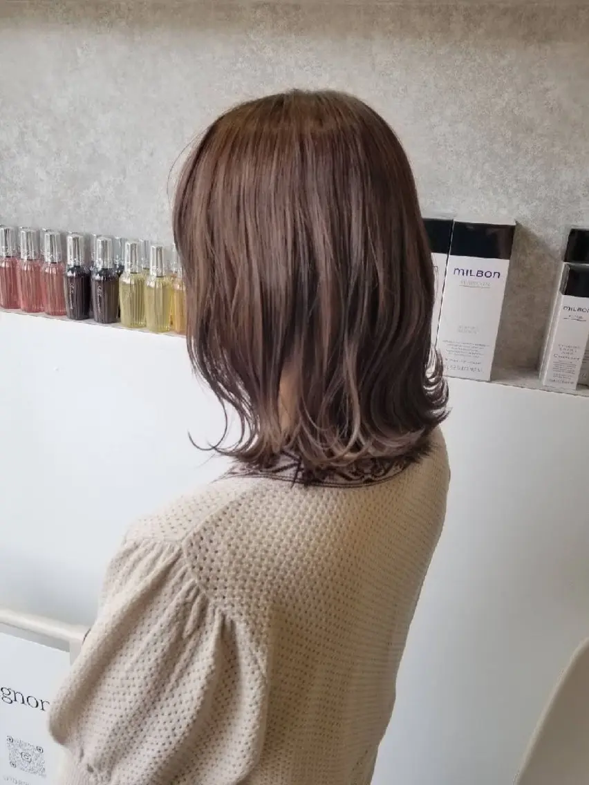 ミディアム カラー 森下 栞奈のヘアスタイル