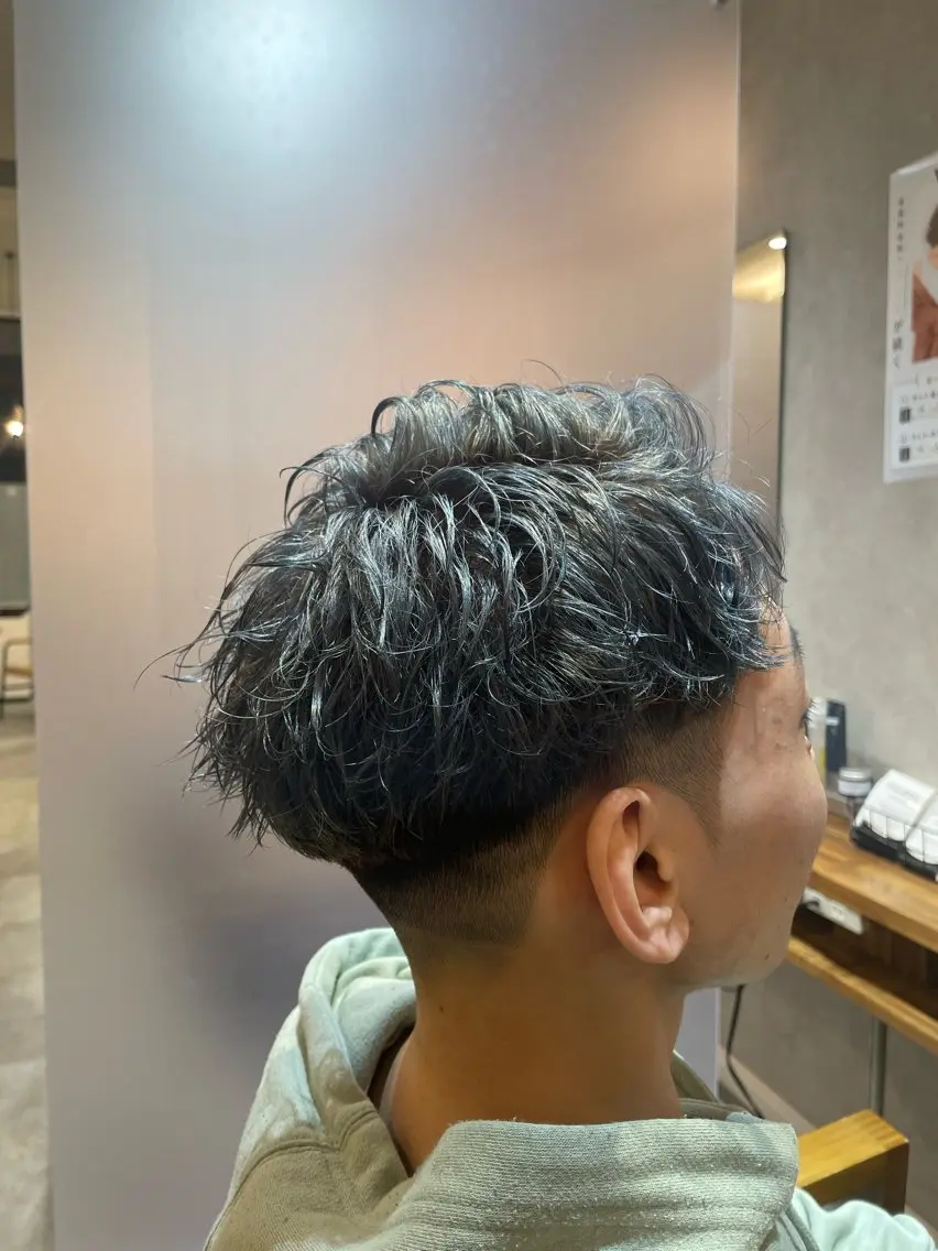 ショート カラー メンズ メンズブリーチ アッシュ ブリーチ ブルーカラー ブルーアッシュ 山本 勇輝のヘアスタイル