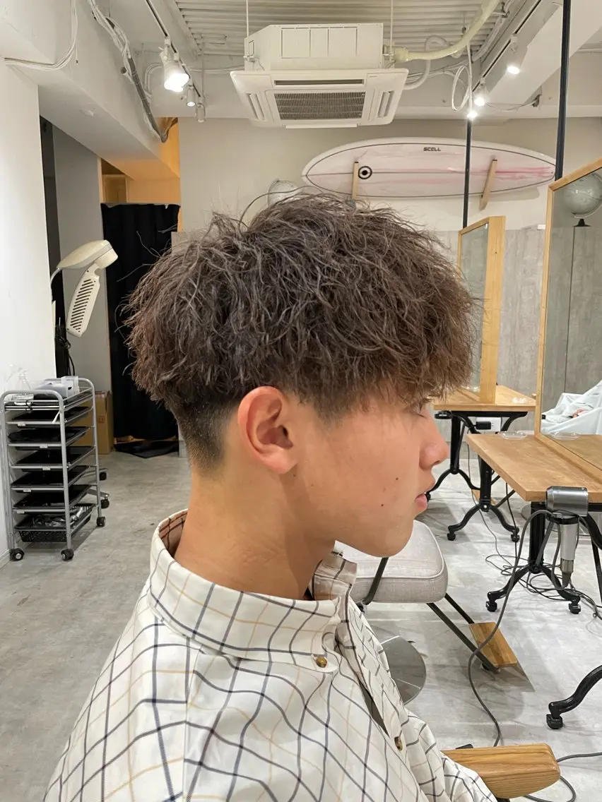 ミディアム パーマ メンズ カット パーマ ホワイトカラー/ ピンクベージュにったのヘアスタイル