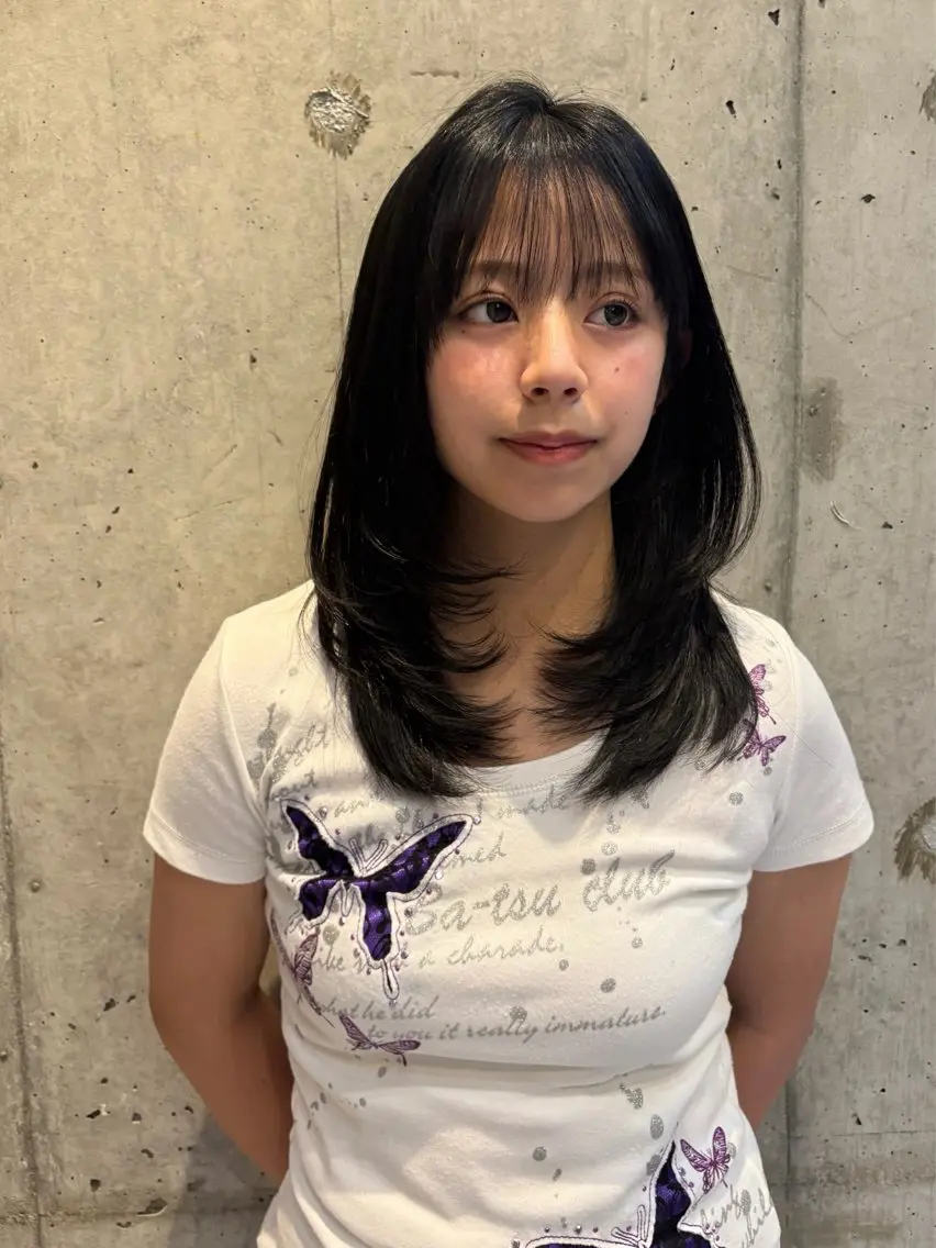 ミディアム 山崎 京のヘアスタイル
