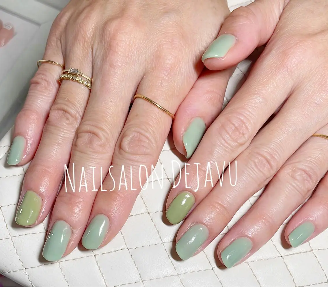 ネイル アートネイル クリアネイル グリーン ワンカラーネイル 春ネイル ハンドネイル Nail salon Dejavu 🌿のネイルデザイン